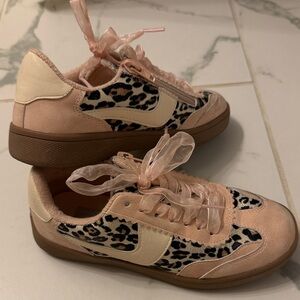 DV by Dolce Vita Kids Sneakers in Leopard and Pink